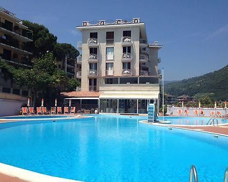 Hotel Paco Pietra Ligure Exteriör bild