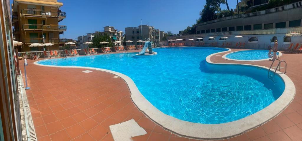 Hotel Paco Pietra Ligure Exteriör bild