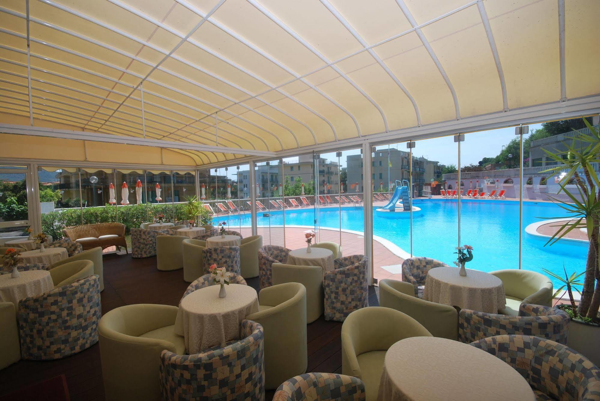 Hotel Paco Pietra Ligure Exteriör bild