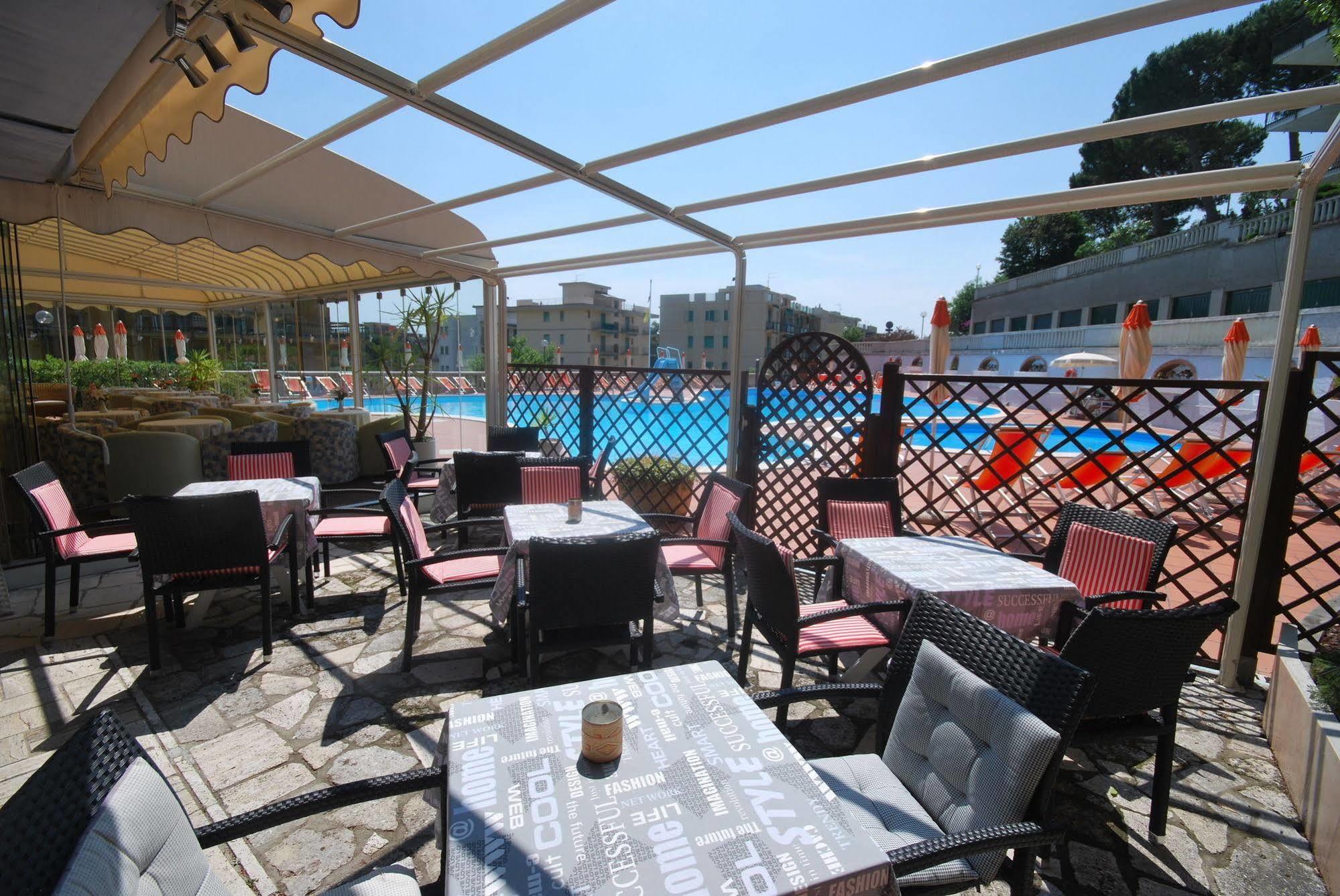Hotel Paco Pietra Ligure Exteriör bild